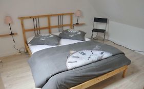 Petite maison aux volets bleus